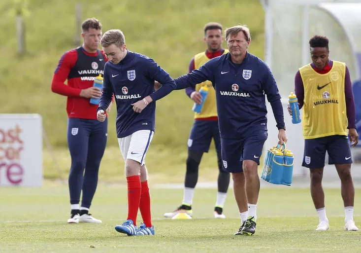 VIDEO: Fanda se vmísil mezi anglické hvězdy při tréninku, ale odhalili ho