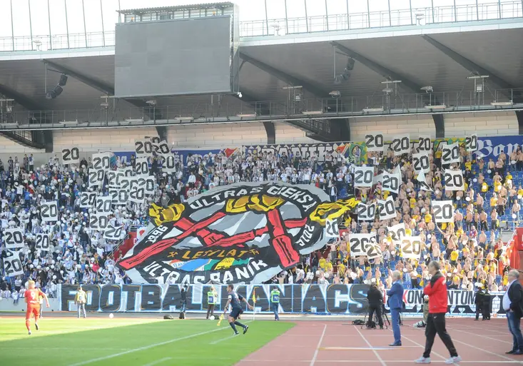 Chachaři fandí dál! Jak našlapaný kotel Baníku slavil sestup?