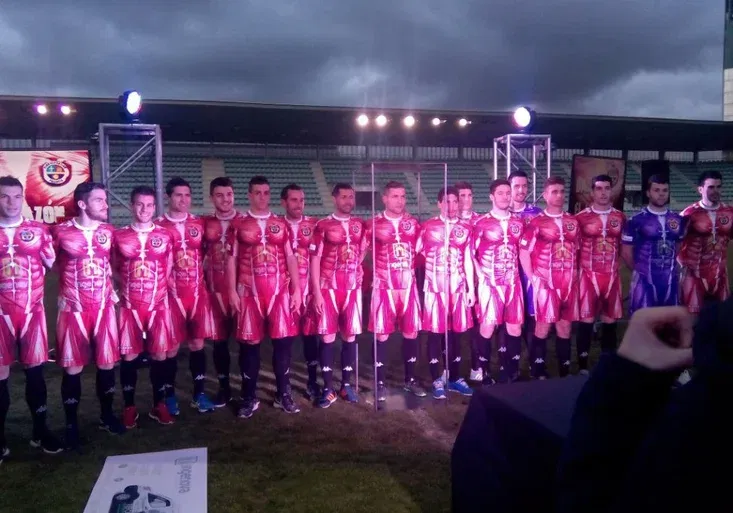 Nejošklivější dresy všech dob! Zaleknou se soupeři týmu oblečeného jako na maškarní?