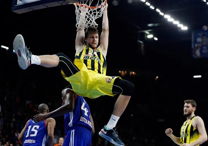 Dočká se Veselý premiérového titulu? Vrchol basketbalové Euroligy si vychutnejte na O2 Sport!