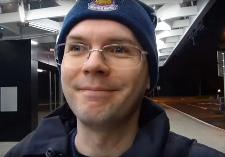 VIDEO: Tenhle fanda je legenda! Z Bratislavy létá na West Ham!