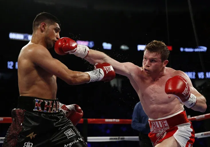 Famózní hák! Canelo neuvěřitelnou bombou uspal Amira Khana!