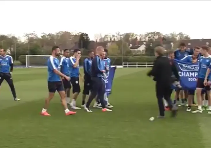 Vardy s Mahrezem znovu v ráži. Neuvěříte, co provedli fotografovi na tréninku!