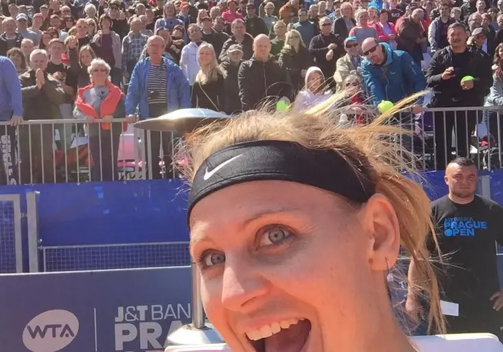 Znovu září! Dotáhne Šafářová své tažení až do konce? Hlaváčková má titul ze čtyřhry