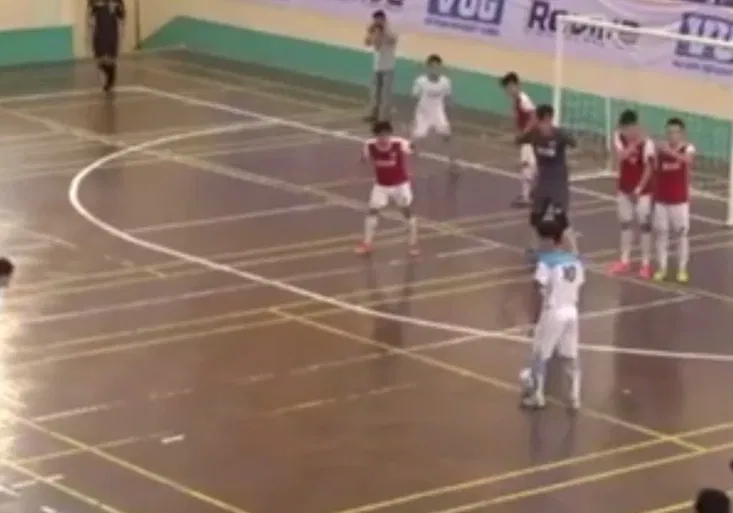 Na co rány? Futsalista převezl soupeře neskutečným způsobem!