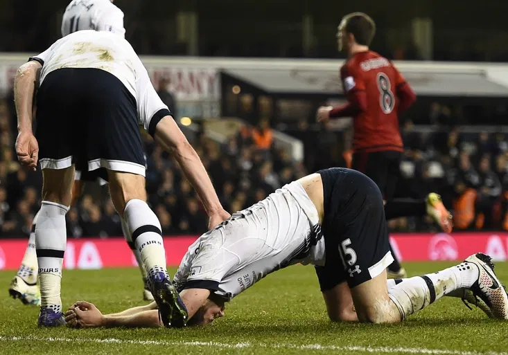 Rána pro Tottenham! Ztratil doma s WBA a Leicester má titul na dosah