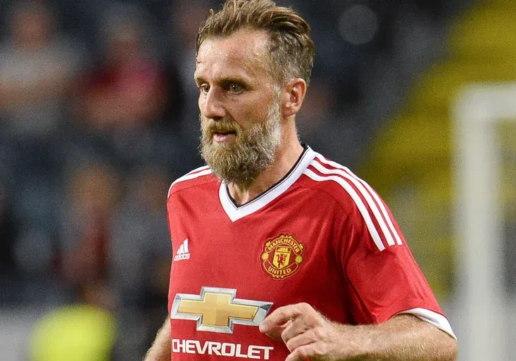 Poznáváte tohoto muže? V Anglii se diví vzhledu bývalého hráče United