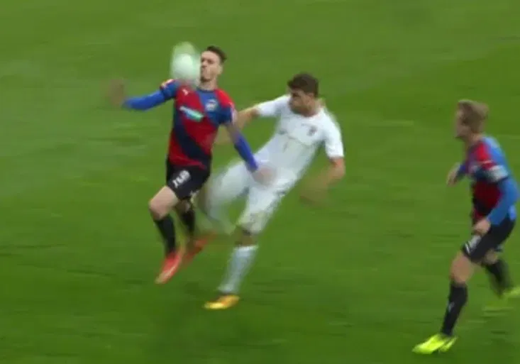 Pašek se vykartoval během necelých dvou minut. Bylo jeho vyloučení v Plzni v pořádku?