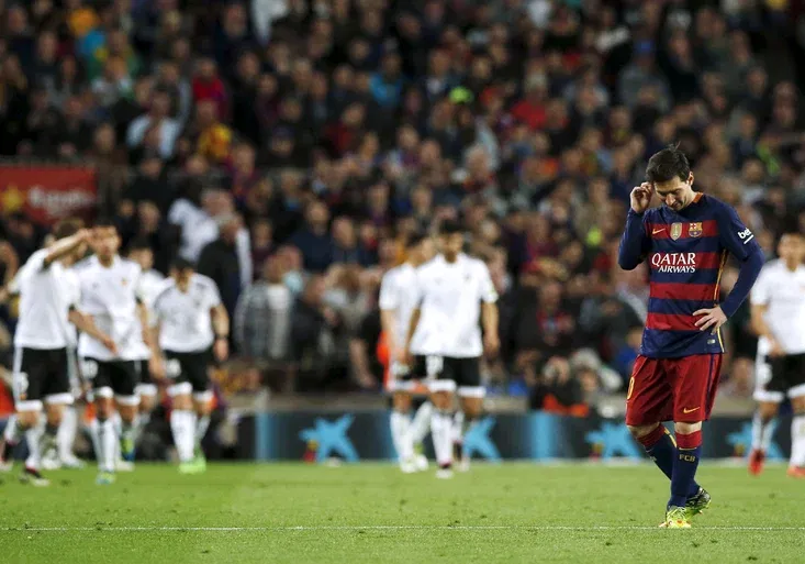 Messi vstřelil svůj jubilejní 500. gól. Barcelona ale doma prohrála s Valencií