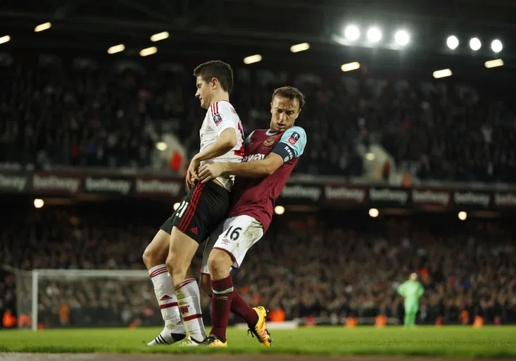 Donášková služba! Jak kapitán West Hamu vyřešil zdržování Manchesteru United?