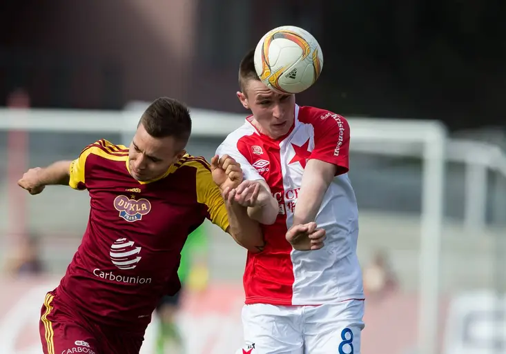 Slavia tentokrát v derby uspěla. Na Dukle vydřela šťastné vítězství a stíhá čtvrtý Liberec!