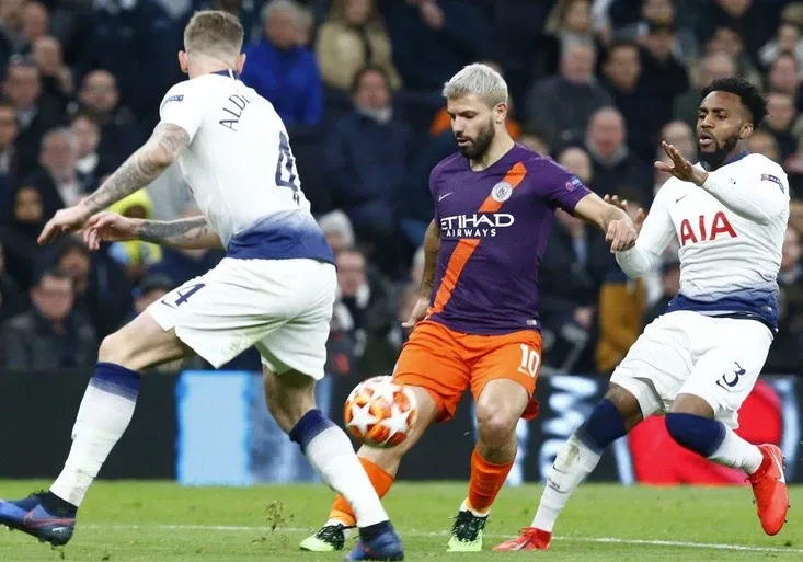 LM: Kdo postoupí z anglického souboje? Liverpool potřebuje obstát v Portugalsku