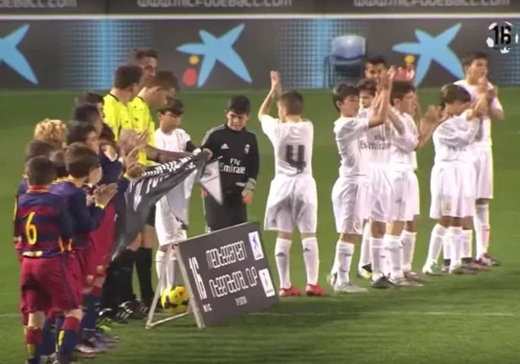 Trestňák ve stylu Messiho. Jak žáček z Barcelony zavěsil v malém El Clásiku?