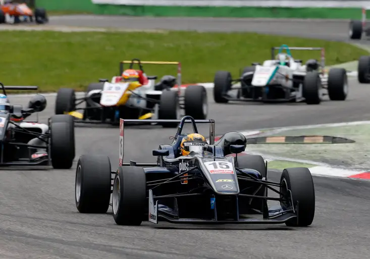 Formule Richarda TESAŘE: Sezona startuje už o víkendu! Proč se vyplatí sledovat závody F3 na O2 Sport?