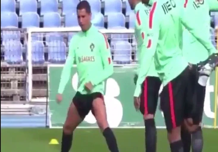 Krejčí jako Jágr! A Ronaldova megarozcvička! Fanoušci se na sítích zase bavili