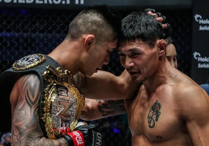 VIDEO: O titulech rozhodly tvrdé knockouty. To nejlepší z ONE Championship v Manile!