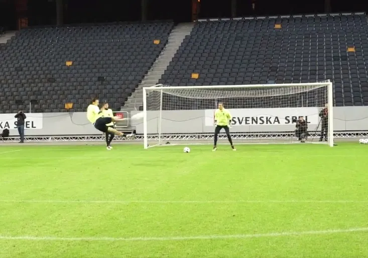 VIDEO: Zlatan trénuje frajeřinky! Takhle se Švédové chystali na Čechy