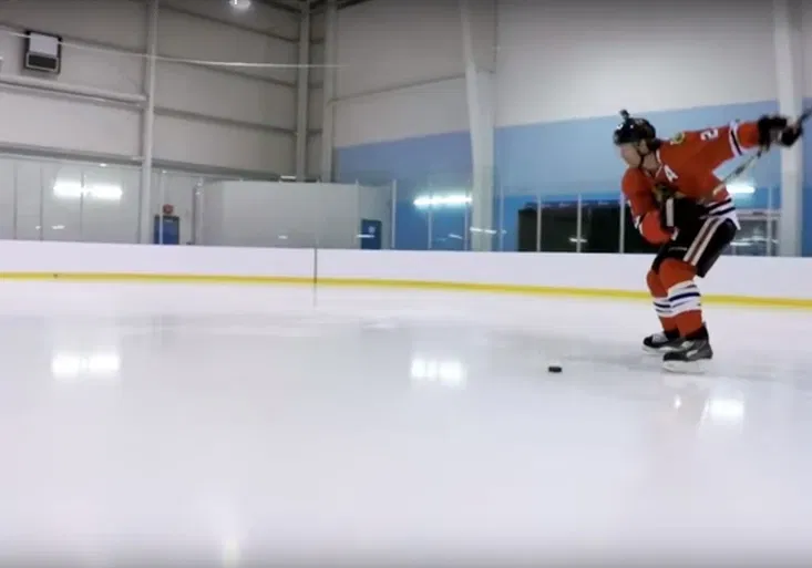 NHL After Dark: Božské bruslení a dokonalá střelba. A to je prosím obránce!