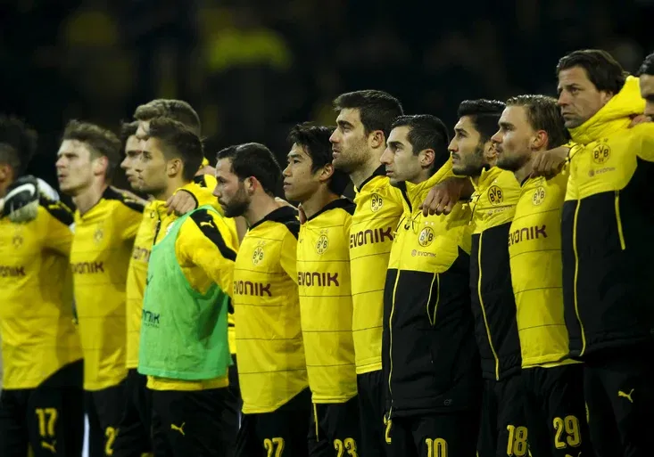 VIDEO: Smrt fanouška a nevídaná pieta v Dortmundu – You’ll never walk alone