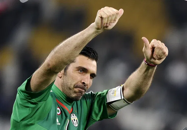 926 minut! Buffon je pořád při síle. K nesmrtelnosti chybí 4 minuty!