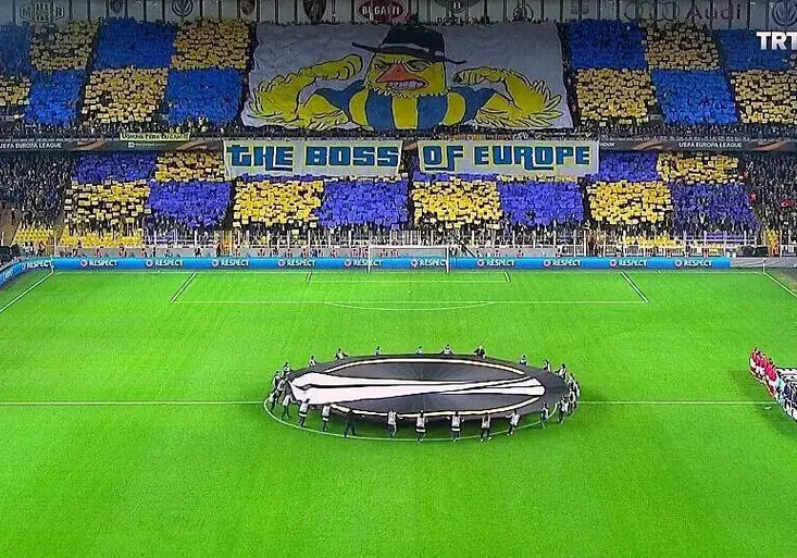 Lazio v tunelu, boží choreo Fenerbahce, Sparta se neztratila. Kdo měl v Evropské lize nejlepší fans?
