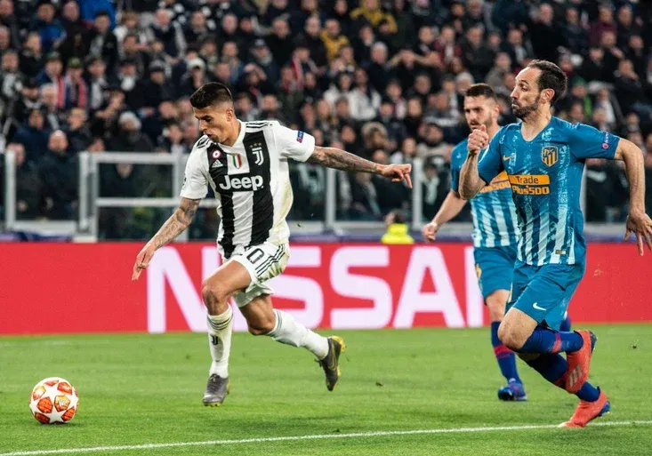 Juventus před bitvou na Ajaxu počítá padlé, Barcelona zkusí vyloupit Old Trafford