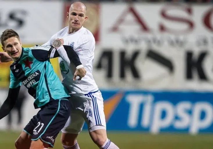 Kontroverzní penalta a nepříjemná prohra v Boleslavi. Slavii se evropské poháry vzdalují