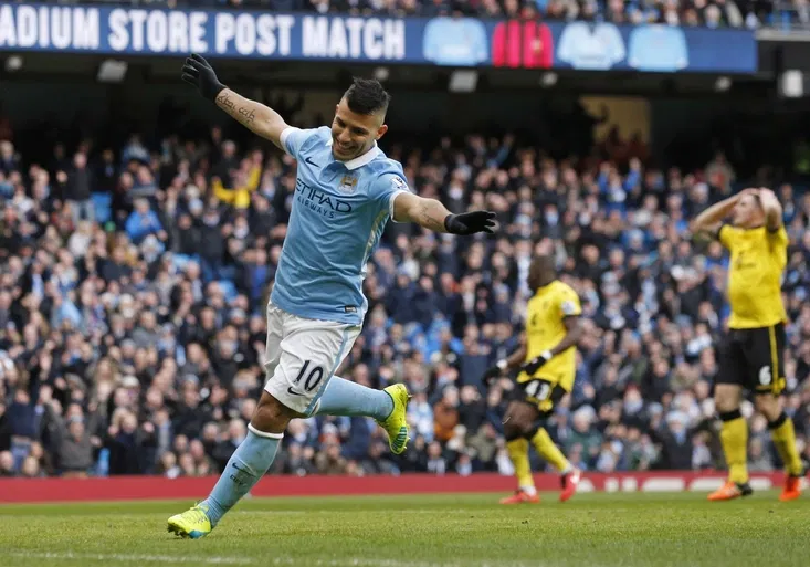 Manchester City ve druhé půli zesměšnil Aston Villu. Chelsea přišla o výhru v závěru