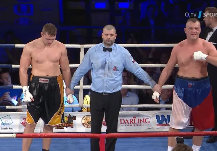 VIDEO: Bytyqi na Boxing Live obhájila světový titul, králem těžké váhy zůstává Šour