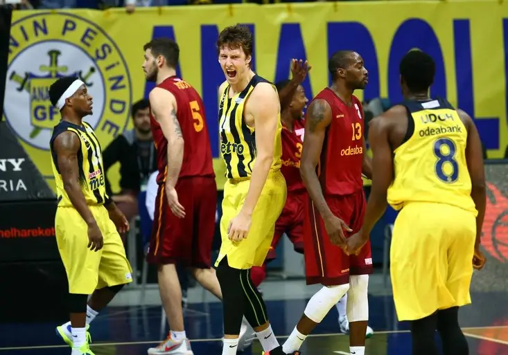 Euroliga: Fenerbahce s fenomenálně hrajícím Veselým hostí Crvenou zvezdu