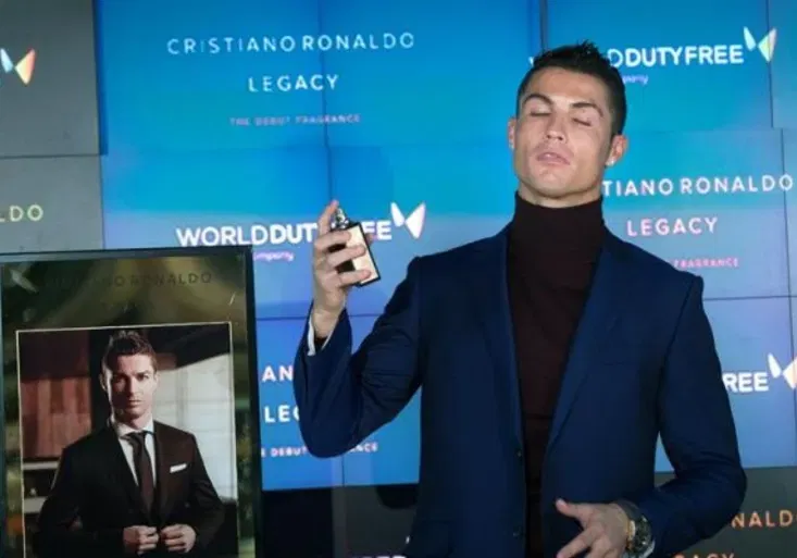 Real je bez rekordu, Barcelona se směje. Milovník vůní Cristiano Ronaldo to zase schytal