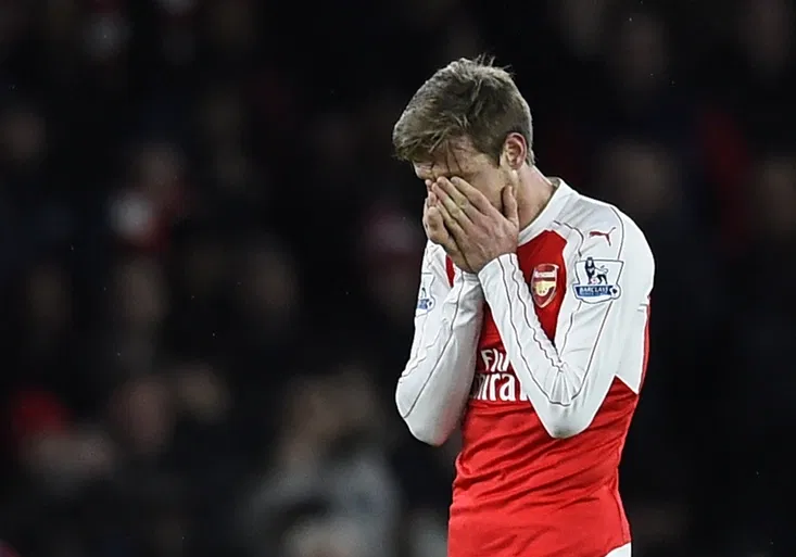 Premier League: Arsenal titul nechce! Ostudně prohrál se Swansea, navíc přišel o Čecha!