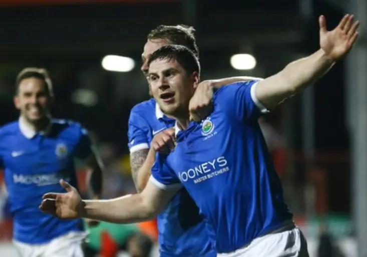 VIDEO: Obránce, hrdina! Oblékl si rukavice a bravurně chytil penaltu!