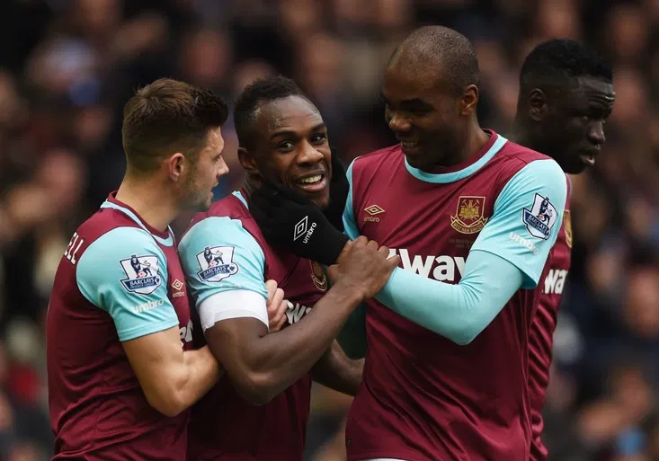 VIDEO: West Ham přeskočil Man United a slavil ve stylu Homera Simpsona!