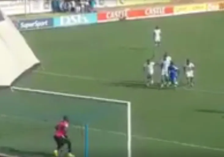 VIDEO: Penalta á la Messi? Když dva dělají totéž, není to totéž. Důkaz ze Zimbabwe!