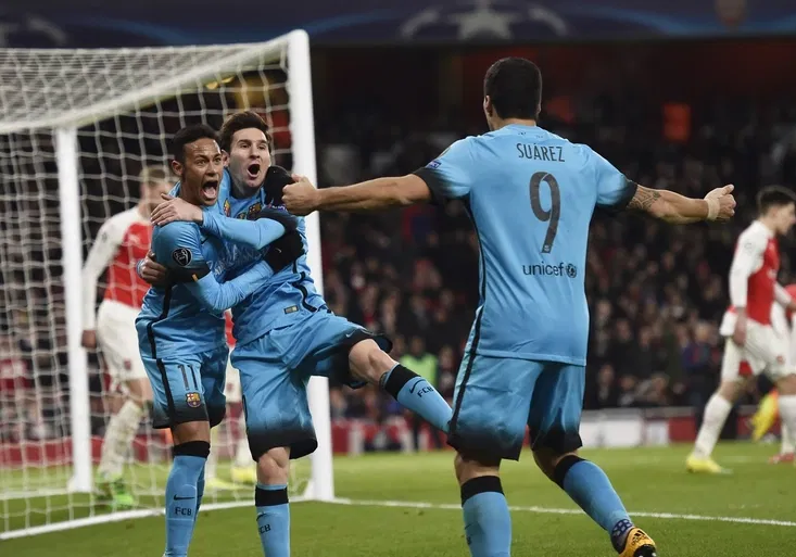 Konec série. Messi dvakrát překonal Čecha a Barcelona veze výhru! Juventus s Bayernem uhrál remízu