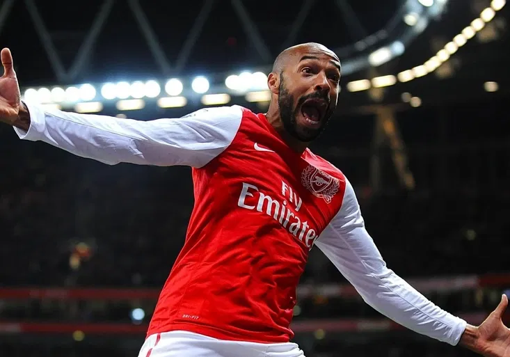 Arsenal a Barcelona se hecují i na Twitteru! V kterém týmu dal Thierry Henry hezčí branku?