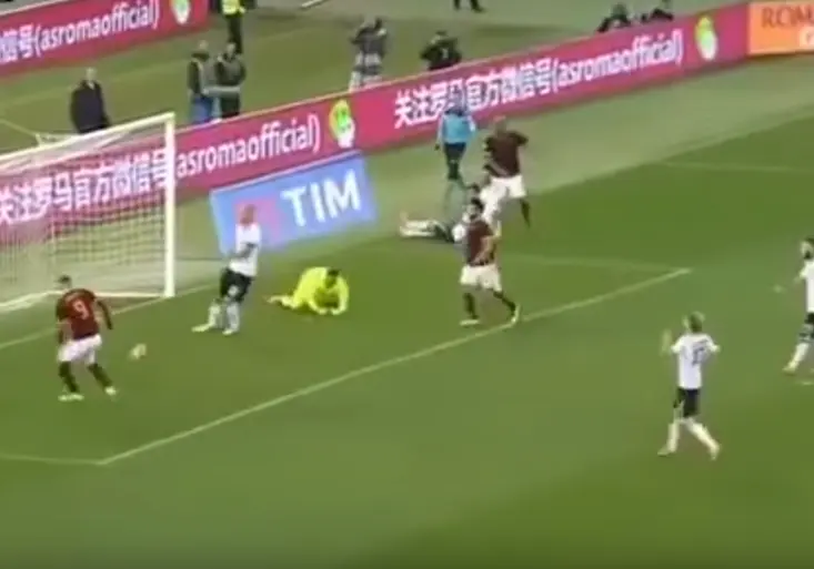 Džeko nedal do prázdné, Salah trefil branku z nulového úhlu. AS Řím v lize bavil