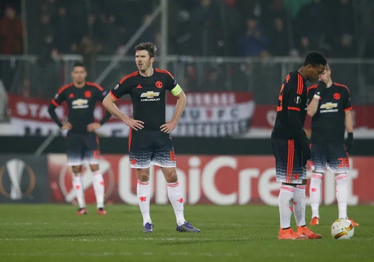 Jsme sra*ky, skandovali fanoušci United v Dánsku. Co na to Louis van Gaal?
