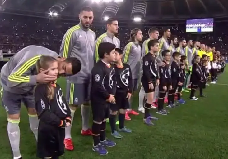 Speciální gesto fotbalové superstar. Jak Cristiano Ronaldo polibkem potěšil malou princeznu