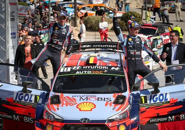 Drama v závěru, slaví Neuville! To nejzajímavější z rallye na Korsice shrne tradiční sestřih