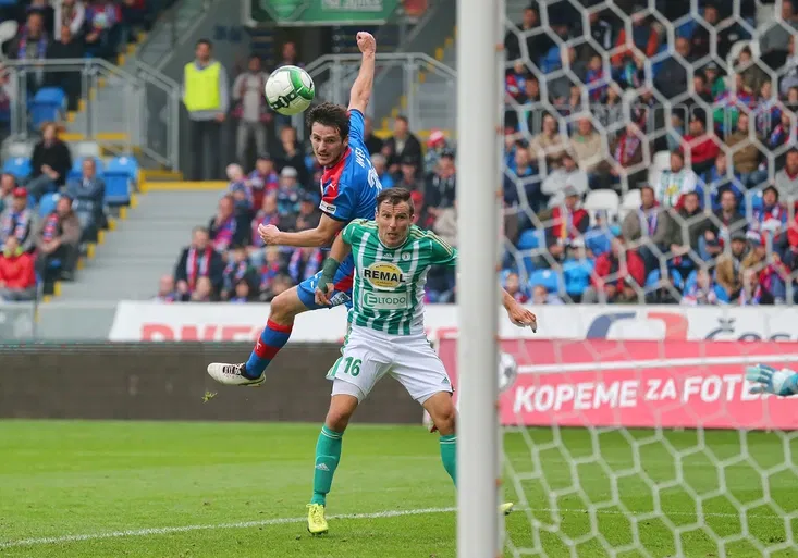 Focení s pohárem, autogramiáda a dárek pro každého. Do Plzně zavítá O2 TV fanzona!