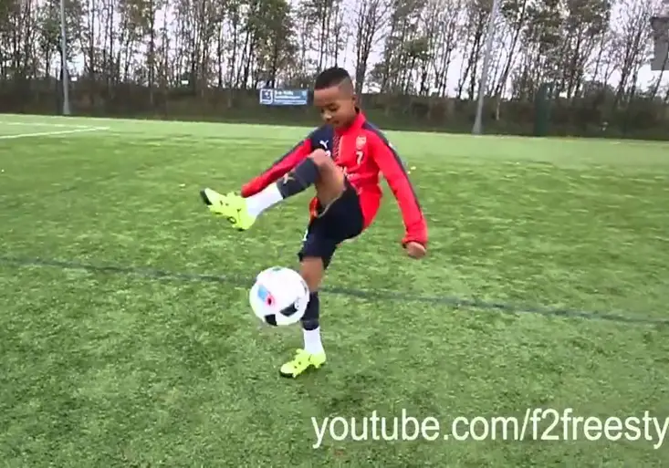 Okno do budoucnosti? 11letý Omari Hutchinson z Arsenalu má našlápnuto! Co všechno umí?