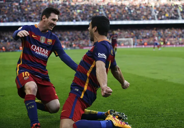 Barcelonu nezastavilo ani Atlético. Messi přežil pokus o atentát a oslavil s Ronaldem jubileum. Jaké?