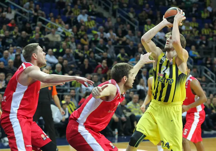 Euroliga: Veselý jde s Fenerbahce do bitvy o Istanbul. Crvena zvezda hostí Malagu