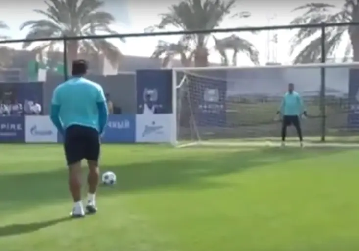 Vtipálek Hulk skutečně ví, jak na penalty. Podobný kousek umí ale i desetiletý kluk!