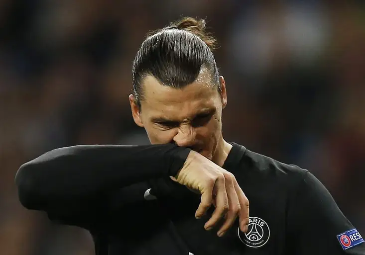 Zlatanův úlet! Podívejte, jak hloupě simuloval. Mezi které podvodníčky se zařadil?