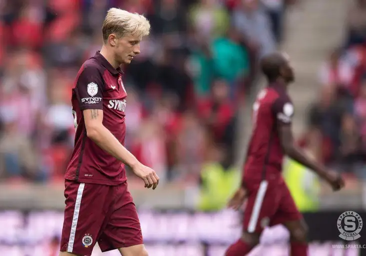 Muži proti ženám. Kdo má přesnější mušku? Sparťan Krejčí, nebo sparťanka Pivoňková?