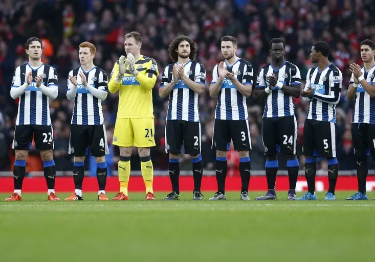 Fotbalový Newcastle bude vzpomínat na Srníčka. Co se všechno chystá na zápas s Manchesterem?