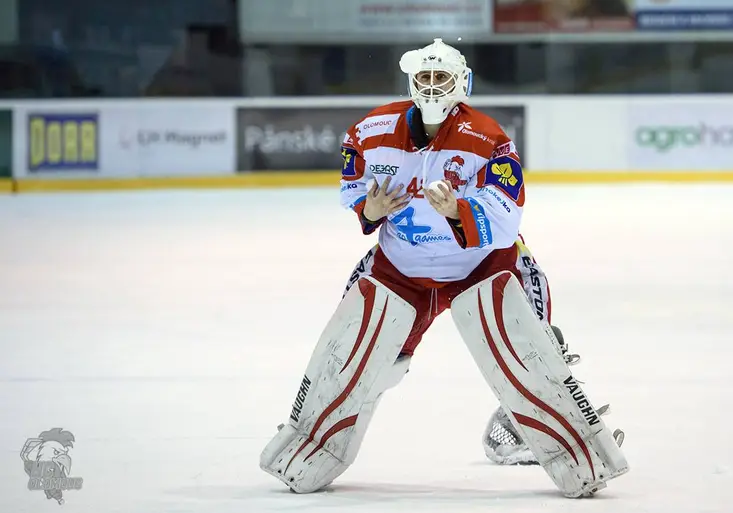 Nejlepší roztleskávačka extraligy? Brankář Konrád ladí své děkovačky k dokonalosti!